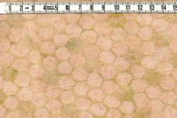 Bikaketryck i beige-gröna naturfärger.  Batik bomull 110 cm
