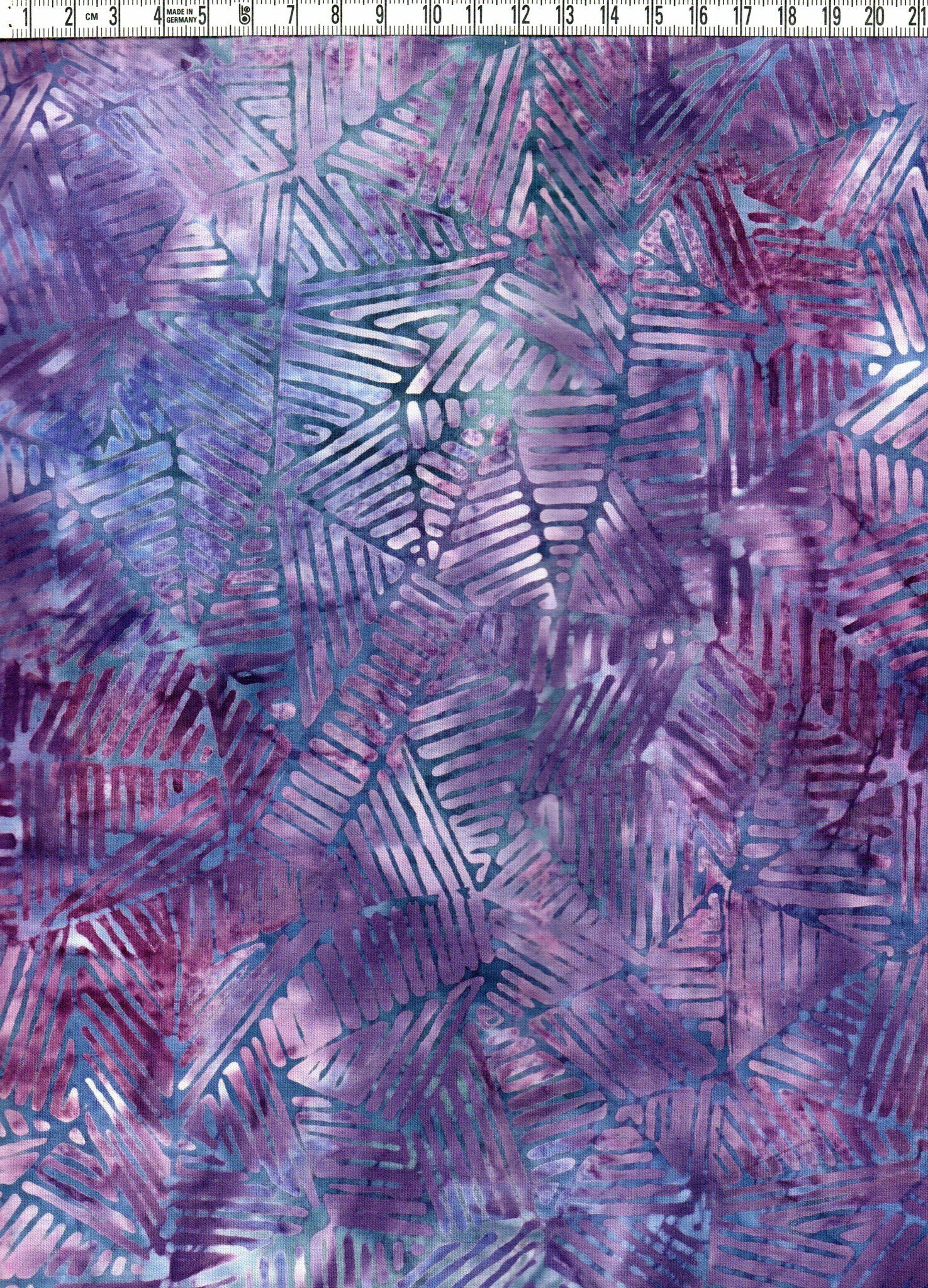 Lila-violett-aubergine och strecktryck. Batik bomull 110 cm