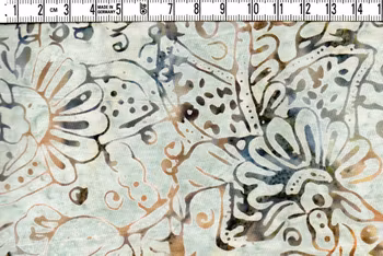 Blekt grå-grönt med figurer. Batik bomull 110 cm