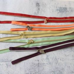 Dragkedjeset Fresh Fruit Zipper Bundle, storlek #5, totalt 5 yard av 5 färger plus 15 kläppar, Sallie Tomato