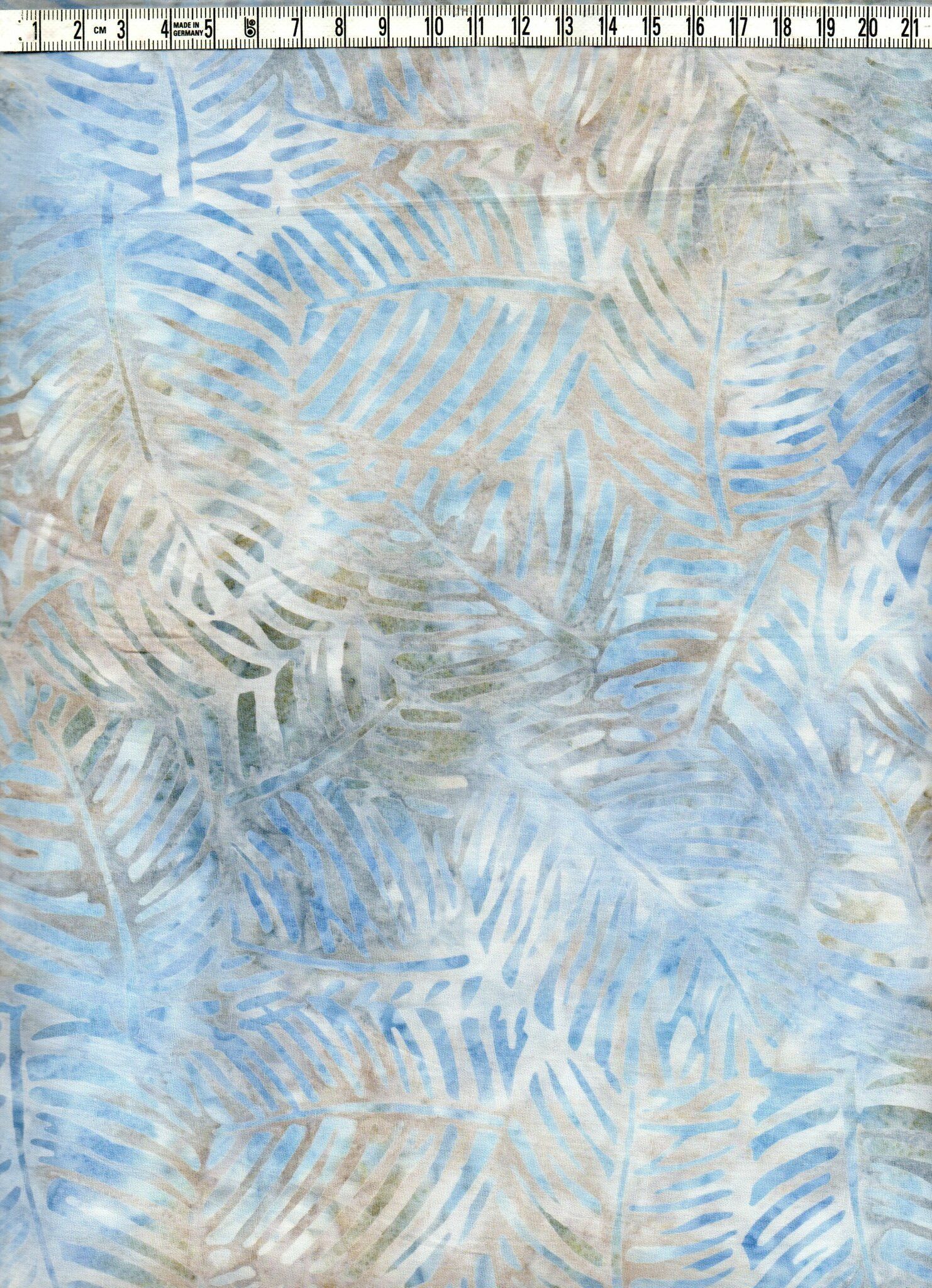 Svalt och friskt i ljusa nyanser. Batik bomull 110 cm