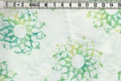 Grön Mönsterrosett på Ljus Bakgrund – Bomull 110 cm bred