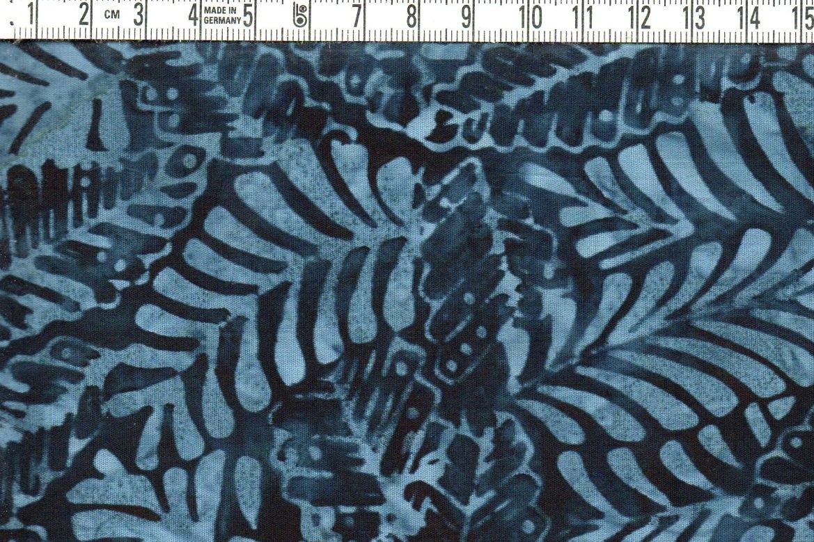 Indigobladverk på mörk blåsvart botten – Batik Bomull 110 cm bred