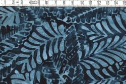 Indigobladverk på mörk blåsvart botten – Batik Bomull 110 cm bred