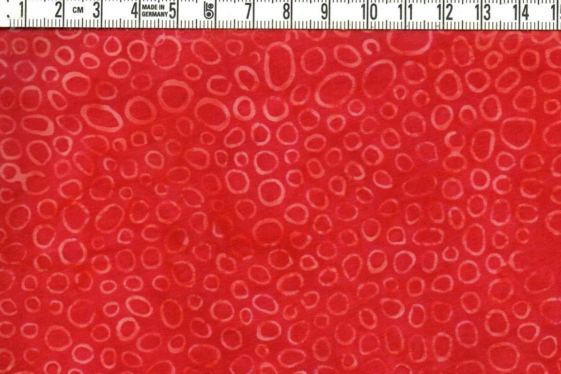 Tätt bubbligt mönster i kraftfull röd batik – Batik Bomull 110 cm bred