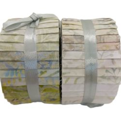 Nature Whisper. Batikrulle med 40 st 2,5 inch remsor. Grå, beige & grön