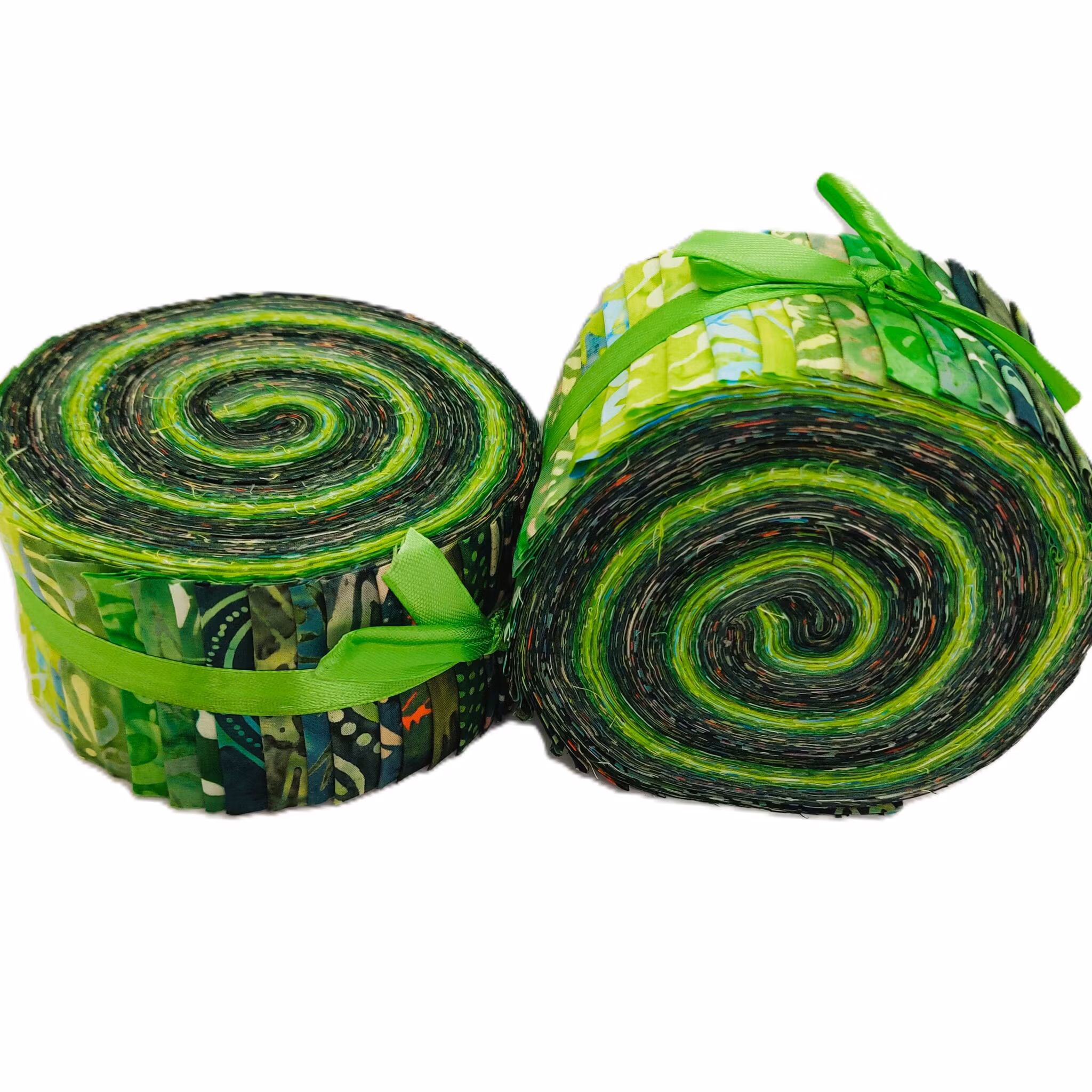 Forest Green. Batikrulle med 40 st 2,5 inch remsor. Gröna färger