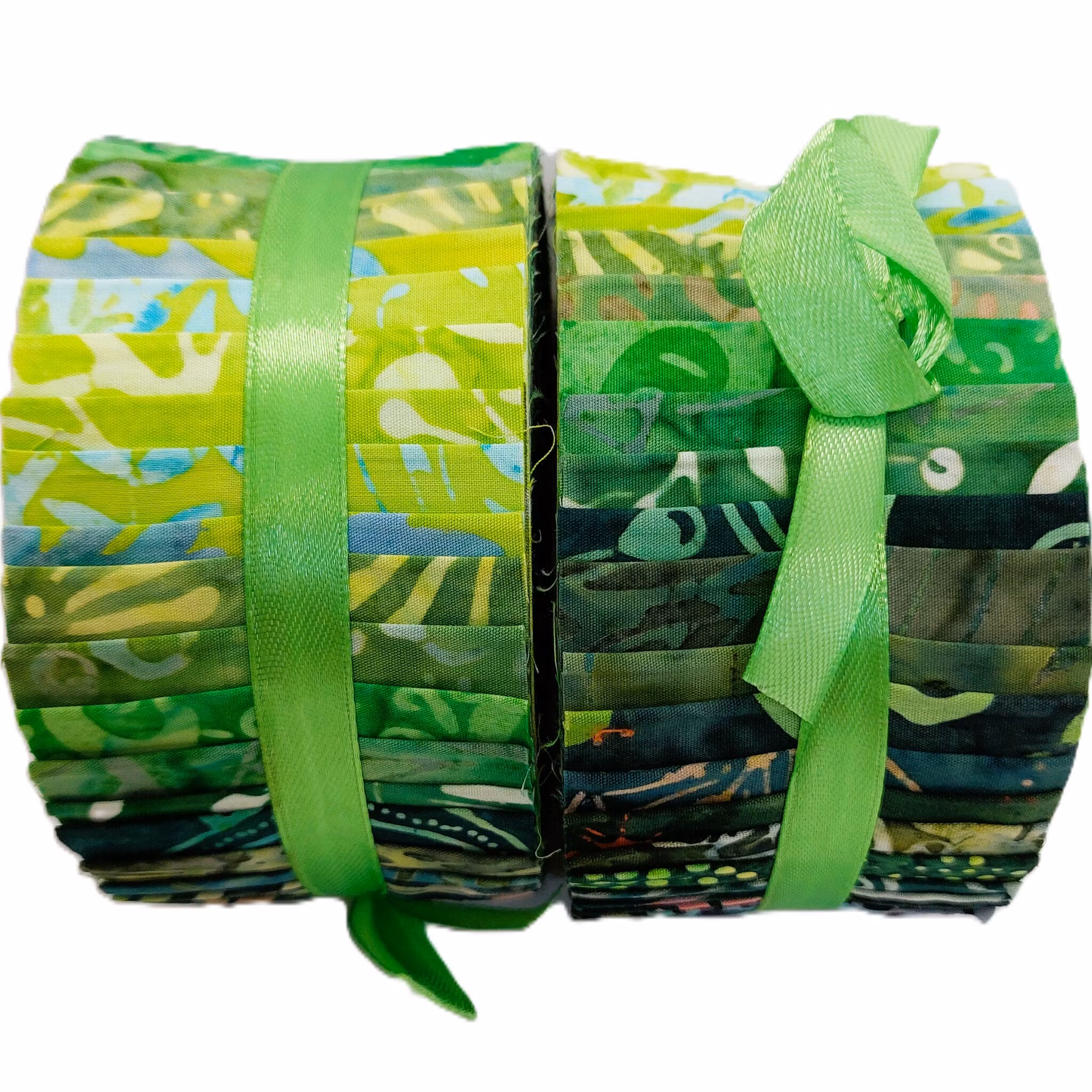 Forest Green. Batikrulle med 40 st 2,5 inch remsor. Gröna färger