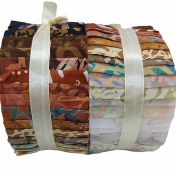 Driftwood. Batikrulle med 40 st 2,5 inch remsor. Svart, brun, beige & andra milda färger i trycken