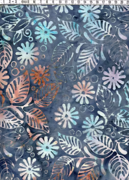 Blommande bladverk på blågrå botten - Batik Bomull 110 cm bred