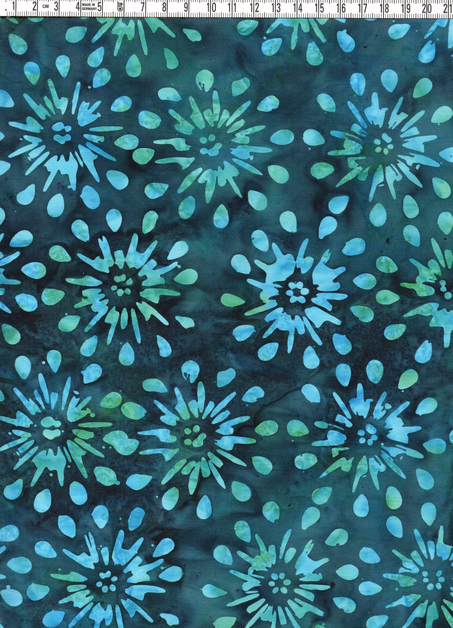 Grönblå batik med turkosa blommor – Batik Bomull 110 cm bred