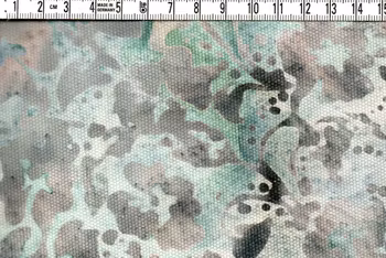 Sval grågrön ton med organiskt mönster – Batik Canvas 360 g/m² ca 155 cm bred
