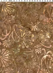 Mjuka Solfjädersmönster i Nougat och Beige – Batik Bomull 110 cm bred