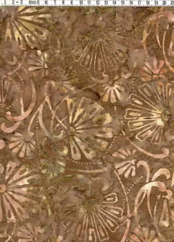 Mjuka Solfjädersmönster i Nougat och Beige – Batik Bomull 110 cm bred