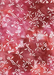 Vita Trollsländor på Hallonröd Batik – Batik Bomull 110 cm bred