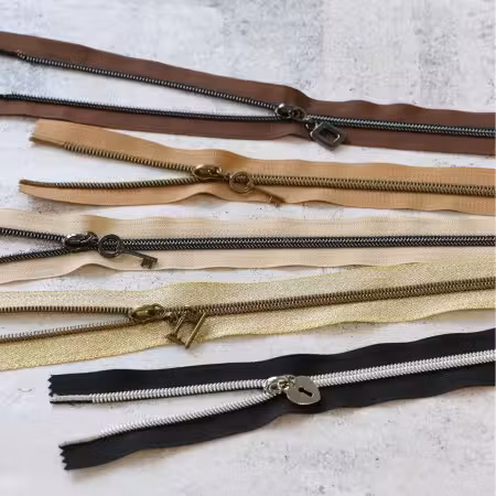 Dragkedjeset Vintage Modern Zipper Bundle, storlek #5, totalt 5 yard av 5 färger plus 15 kläppar, Sallie Tomato