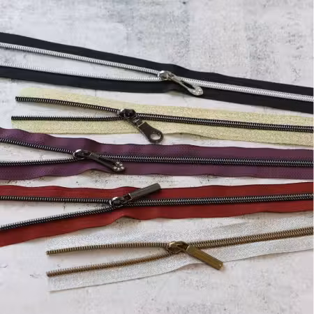 Dragkedjeset Hollywood Zipper Bundle, storlek #5, totalt 5 yard av 5 färger plus 15 kläppar, Sallie Tomato