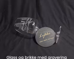 Vinglass med gravering- Gavepakke