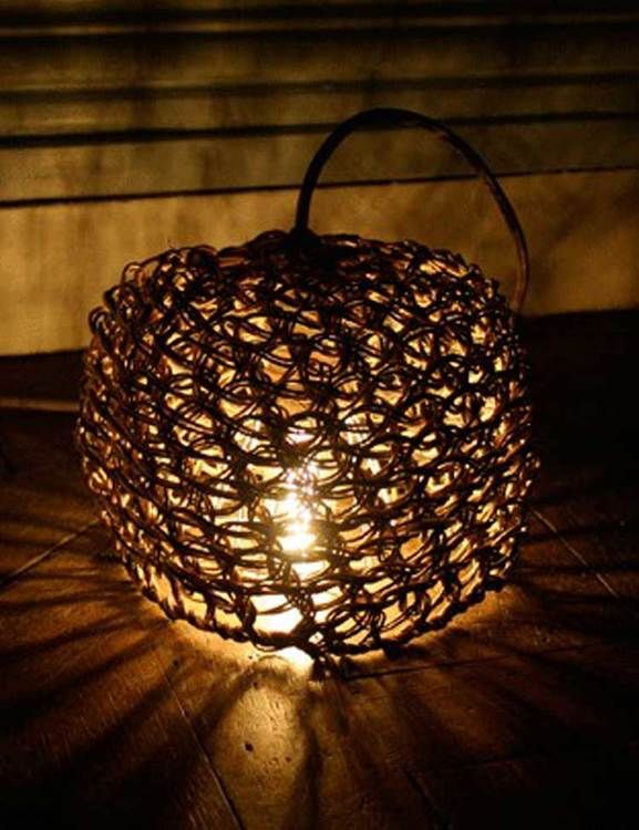 Best Before, handknuten lampskärm i återvunnet papper.
