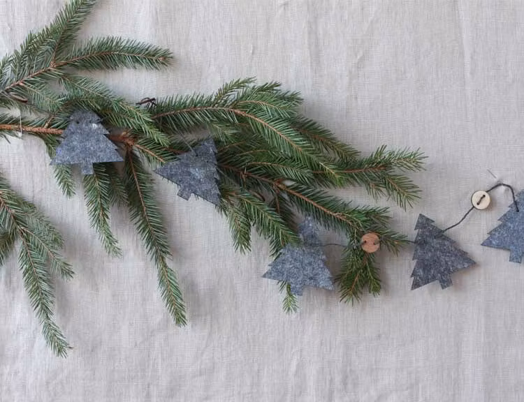 Julgirlang granar, återvunnen plast