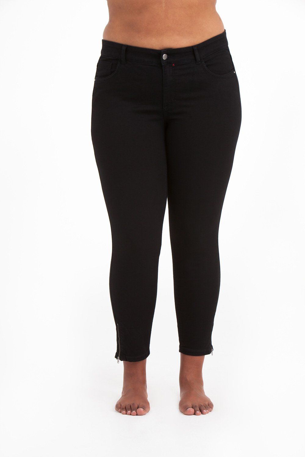 Svarta Power Zip Jeans i stora storlekar, framifrån.