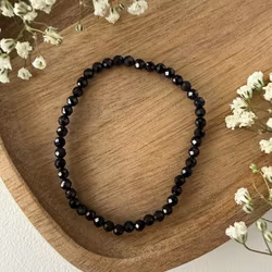 Svart turmalin armband – fasettslipad kristall 4 mm