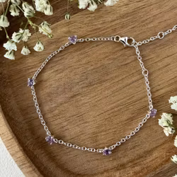 Ametist armband – hjärtformade kristaller