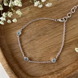 Akvamarin armband – tre små kristaller