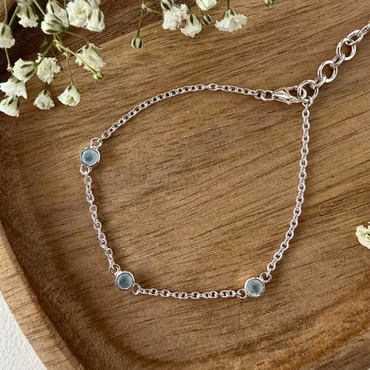 Akvamarin armband – tre små kristaller