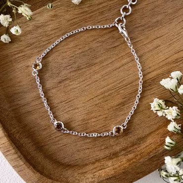 Citrin armband – tre små kristaller