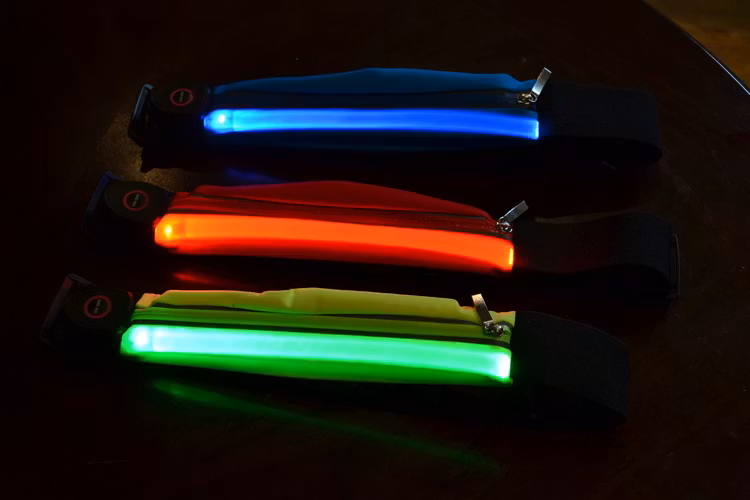 2 för 1 !!  -  Midjeväska med LED Light