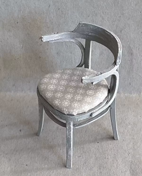 Grå stol