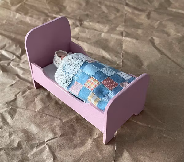 Liten rosa säng