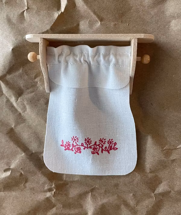 Paradhanddukshylla, röd blomma