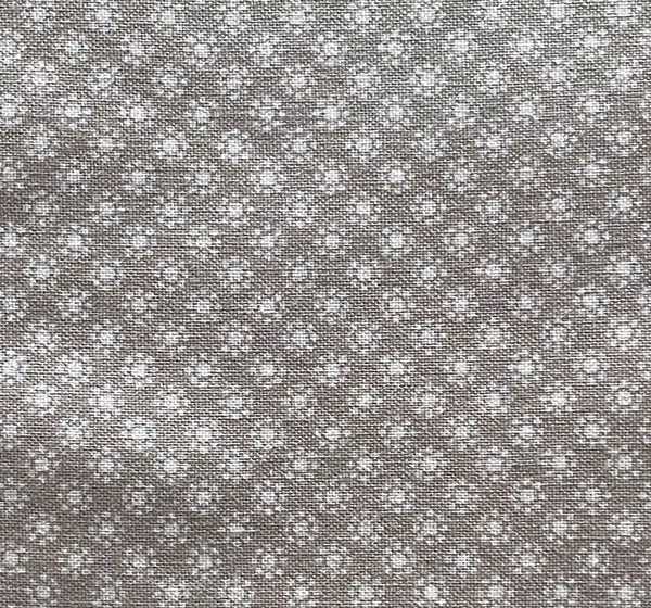 Tyg, vit blomma på beige