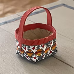 Korg blå med vita blommor