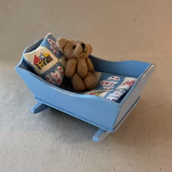 Vagga med nalle, ljusblå