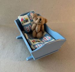 Vagga med nalle, ljusblå