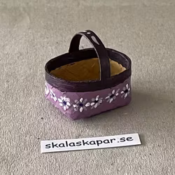 Korg plommon med blommor, oval