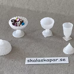 Karamellskålar, 3 st vita med godis