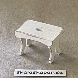 Liten "sliten" vit pall vit