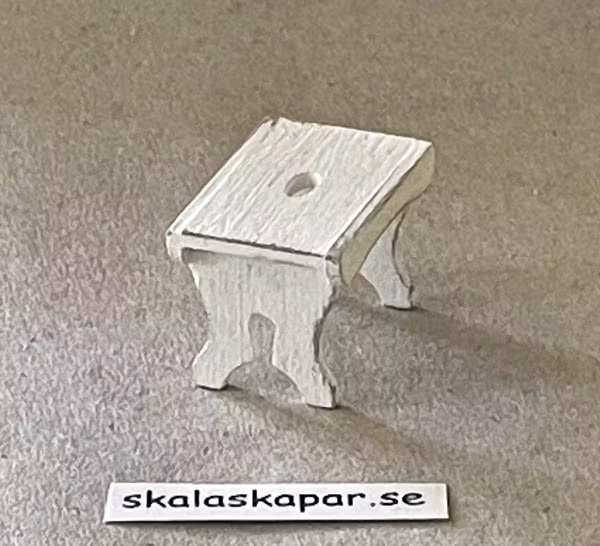 Liten "sliten" vit pall vit