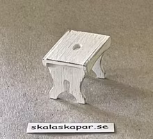 Liten "sliten" vit pall vit