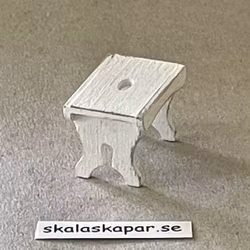 Liten "sliten" vit pall vit