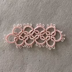 Rosa duk, oval, frivolitetsarbete