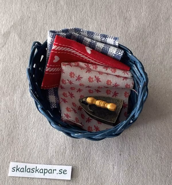 Tvättkorg med strykjärn