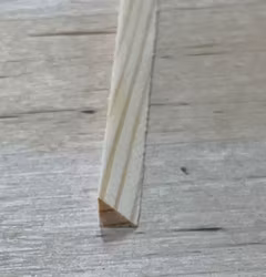 Furulist, trekant, ca 5 x 5 x 7 mm