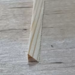 Furulist, trekant, ca 5 x 5 x 7 mm