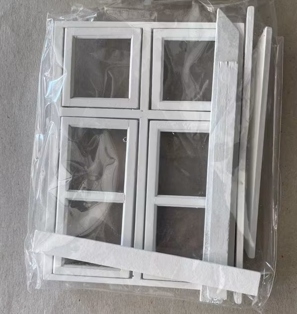 Vitt fönster, ca 125 x 84 mm