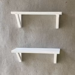 Hyllor i trä, två stycken, vitmålade